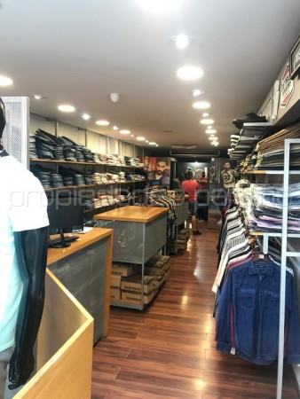 ALQUILO LOCAL COMERCIAL CON VIDRIERA EN PEATONAL