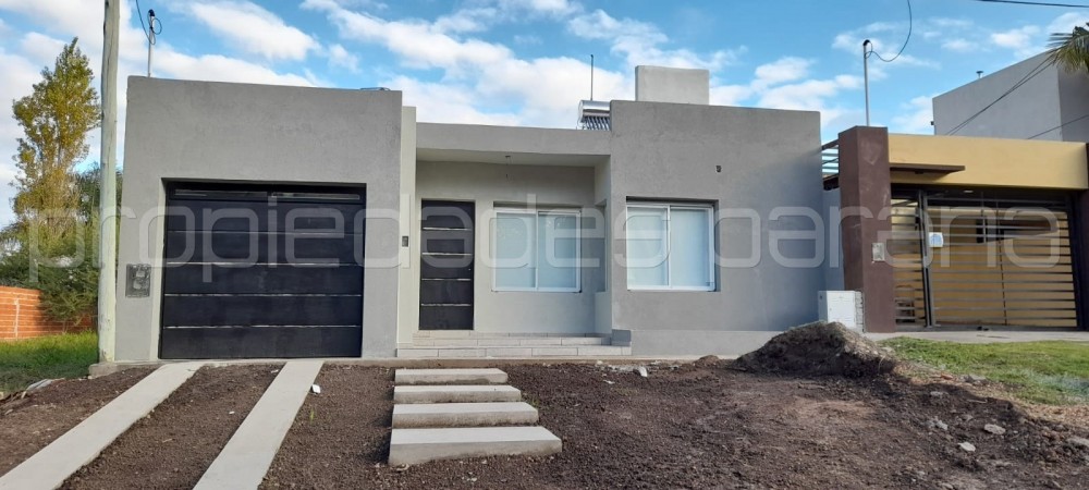 CASA A ESTRENAR, CON PILETA, FRENTE AL SEMINARIO