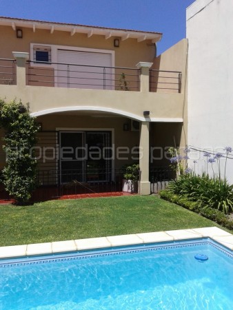 VENDO IMPECABLE CASA CON QUINCHO Y PILETA - zona rulo del Tunel