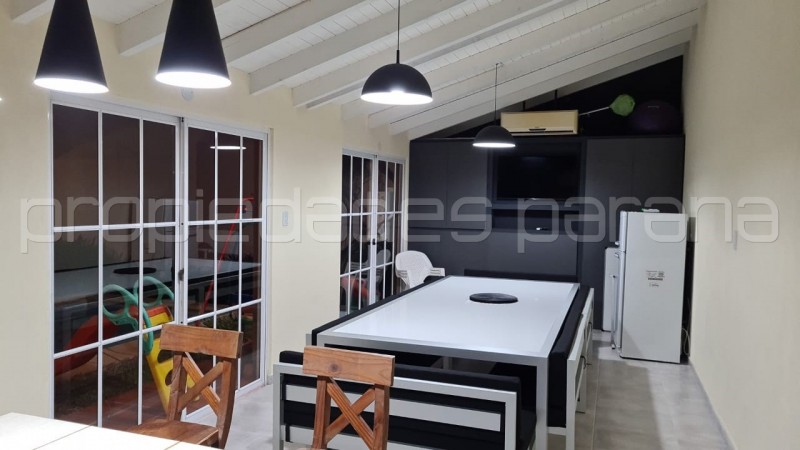 VENDO IMPECABLE CASA CON QUINCHO Y PILETA - zona rulo del Tunel