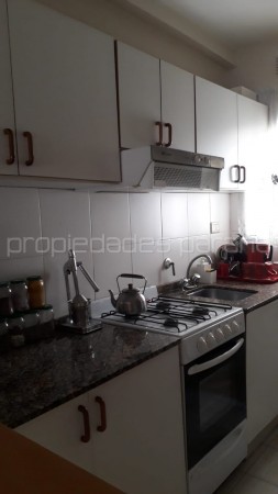 MUY BUEN PRECIO: VENDO DEPARTAMENTO DE 2 DORMITORIOS y COCHERA - en Planta Baja