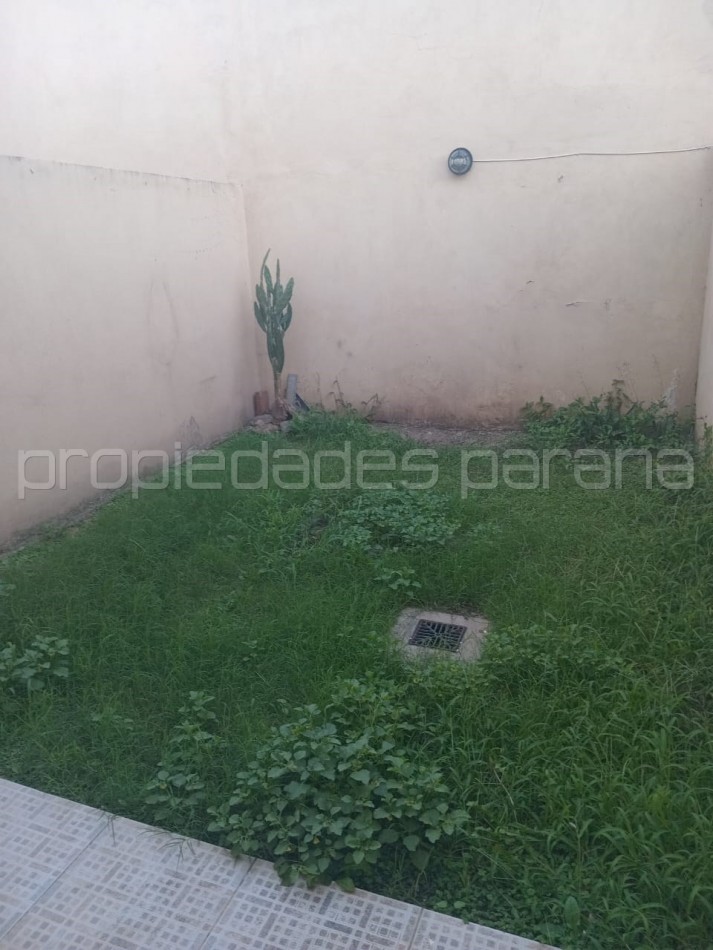 ALQUILO HERMOSO DUPLEX CON COCHERA Y PATIO CON VERDE