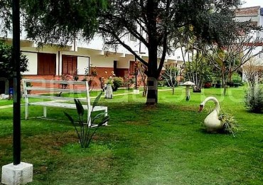 OPORTUNIDAD: VENDO LINDA CASA EN ZONA PARQUE, EN HERMOSO ENTORNO VERDE - 3 Dormitorios y Cochera