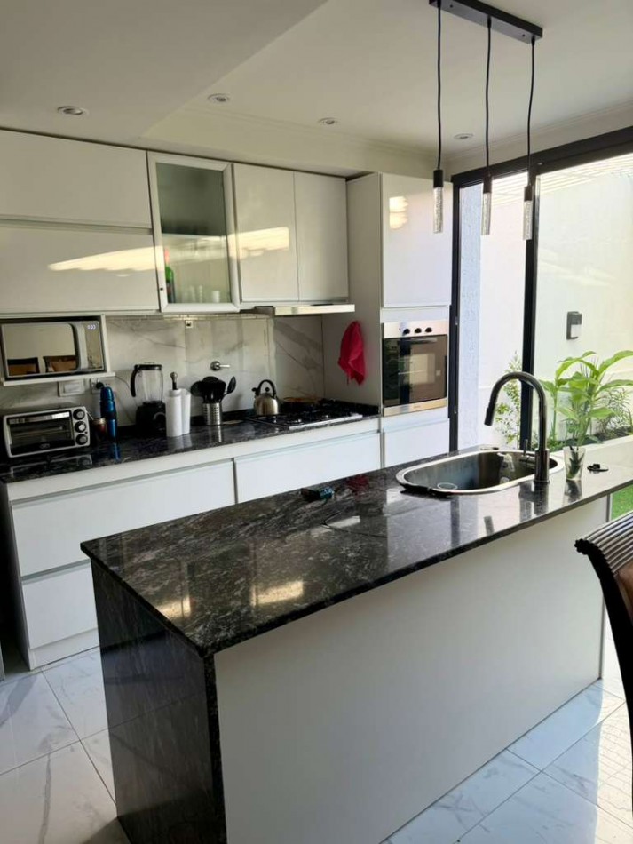 VENDO CASA MODERNA A ESTRENAR, ZONA CLUB ESTUDIANTES
