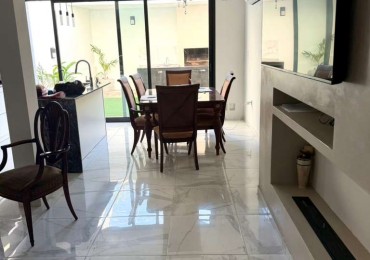 VENDO CASA MODERNA A ESTRENAR, ZONA CLUB ESTUDIANTES